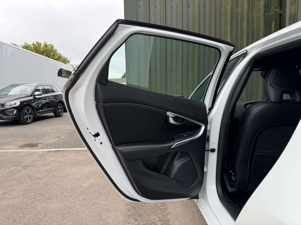 2016 VOLVO V40 2016 VOLVO V40