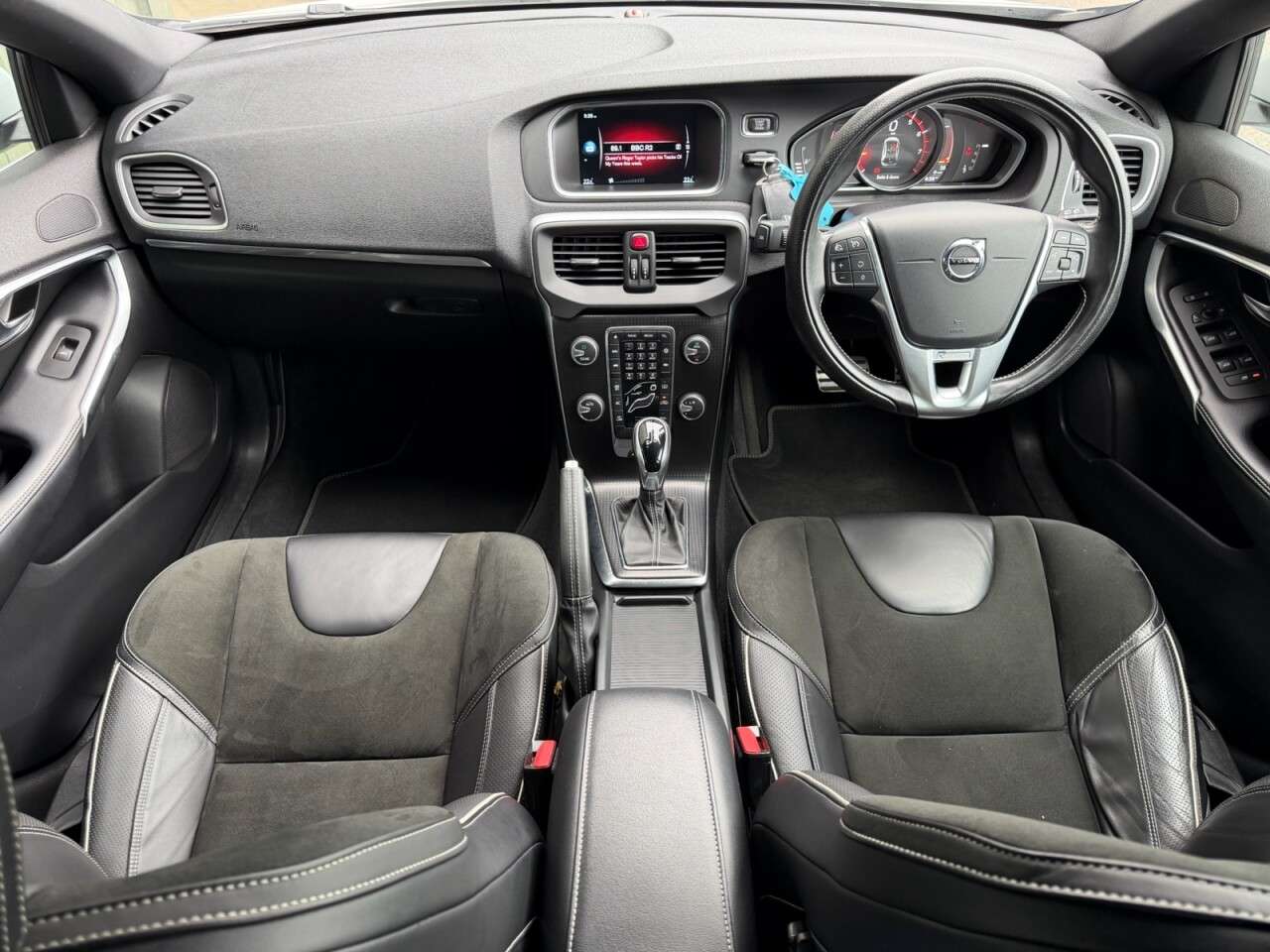 2016 VOLVO V40 2016 VOLVO V40
