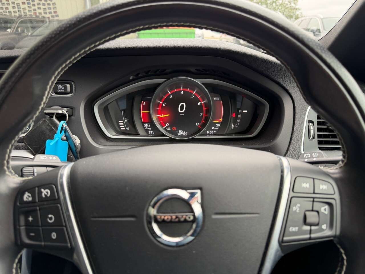 2016 VOLVO V40 2016 VOLVO V40