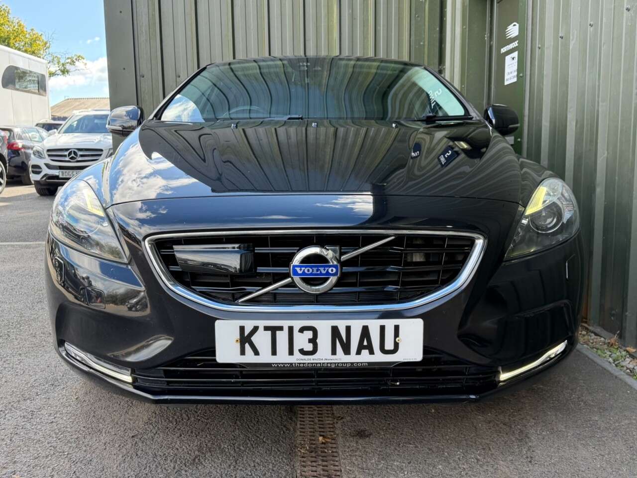 A 2013 VOLVO V40 2.0 D3 SE Lux Nav Hatchback 5dr Diesel Geartronic Euro 5 (s/s) (150 ps) Rea A 2013 VOLVO V40 2.0 D3 SE Lux Nav Hatchback 5dr Diesel Geartronic Euro 5 (s/s) (150 ps) Rea