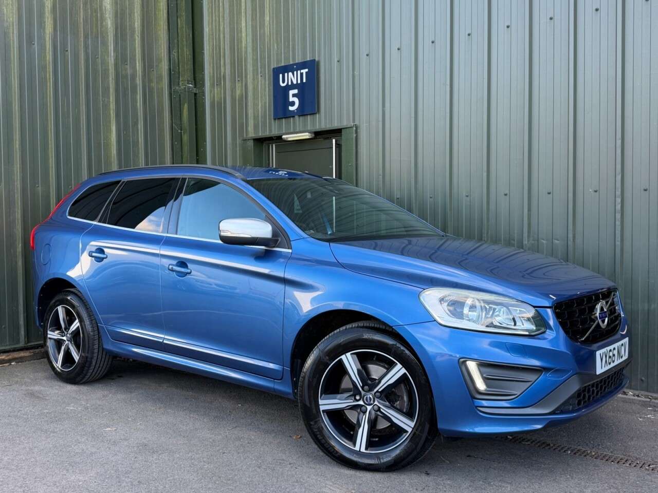 A 2016 VOLVO XC60 2.0 D4 R-Design Nav SUV 5dr Diesel Auto Euro 6 (s/s) (190 ps) Keyless Entry A 2016 VOLVO XC60 2.0 D4 R-Design Nav SUV 5dr Diesel Auto Euro 6 (s/s) (190 ps) Keyless Entry