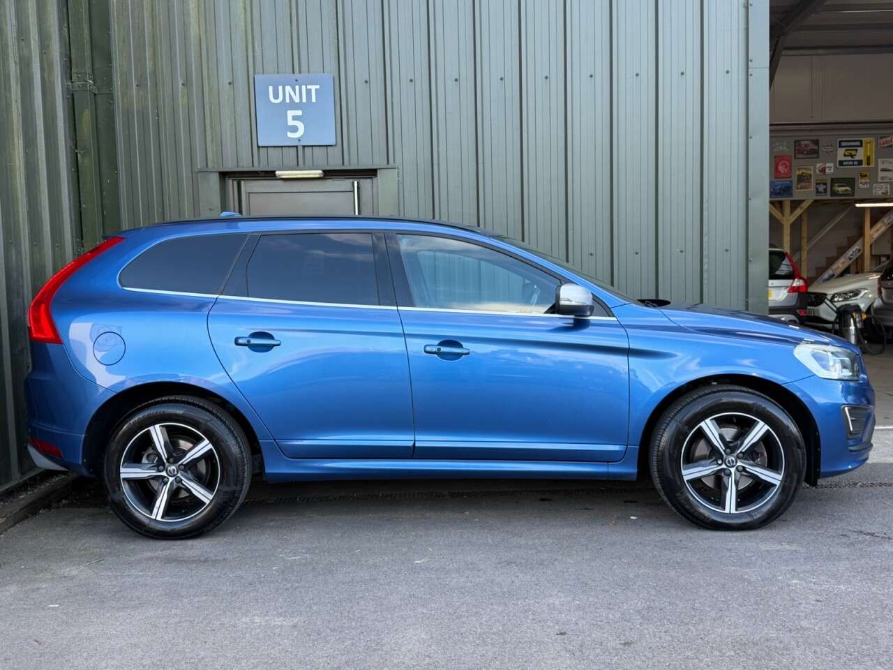 A 2016 VOLVO XC60 2.0 D4 R-Design Nav SUV 5dr Diesel Auto Euro 6 (s/s) (190 ps) Keyless Entry A 2016 VOLVO XC60 2.0 D4 R-Design Nav SUV 5dr Diesel Auto Euro 6 (s/s) (190 ps) Keyless Entry