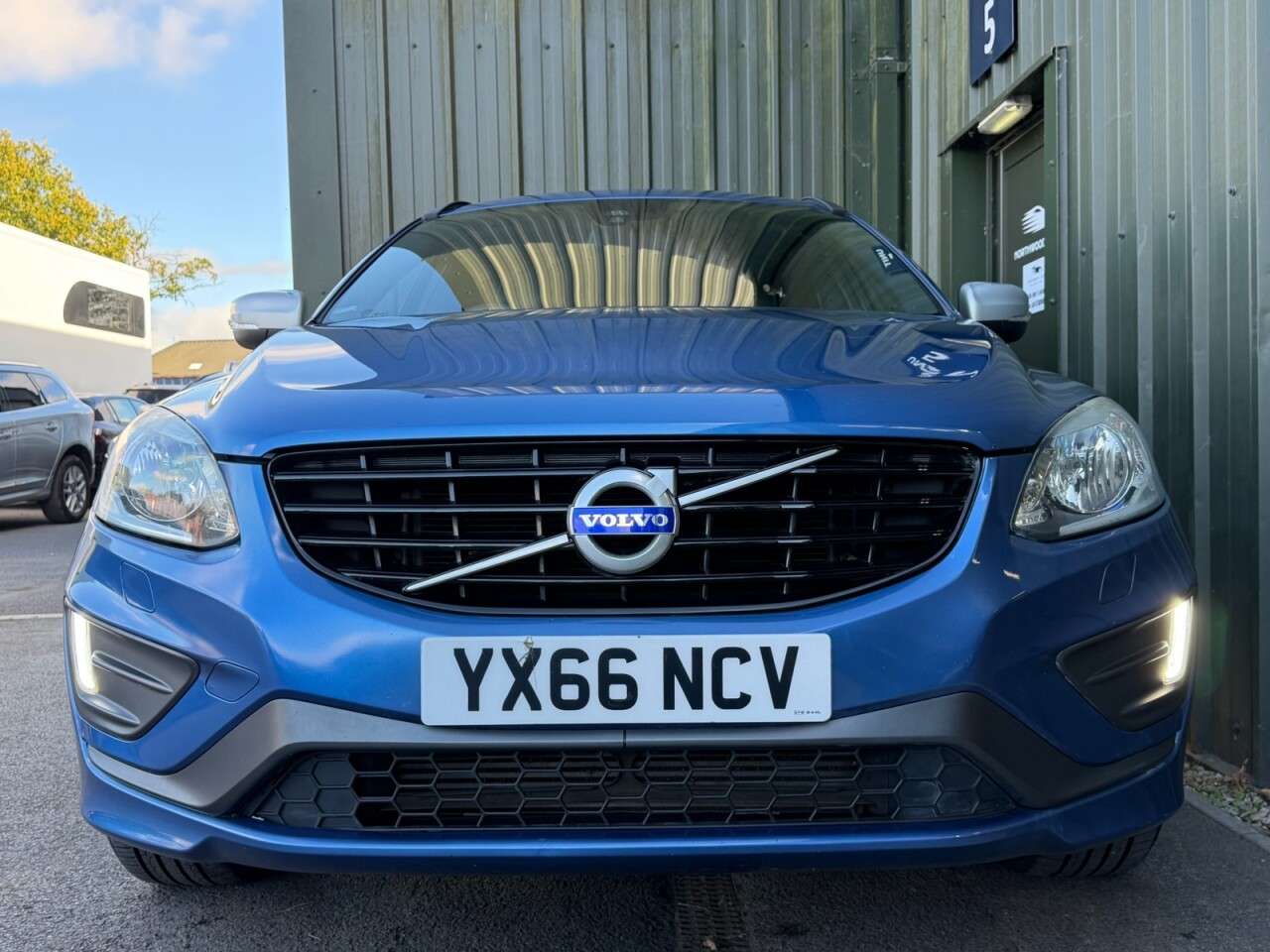 A 2016 VOLVO XC60 2.0 D4 R-Design Nav SUV 5dr Diesel Auto Euro 6 (s/s) (190 ps) Keyless Entry A 2016 VOLVO XC60 2.0 D4 R-Design Nav SUV 5dr Diesel Auto Euro 6 (s/s) (190 ps) Keyless Entry