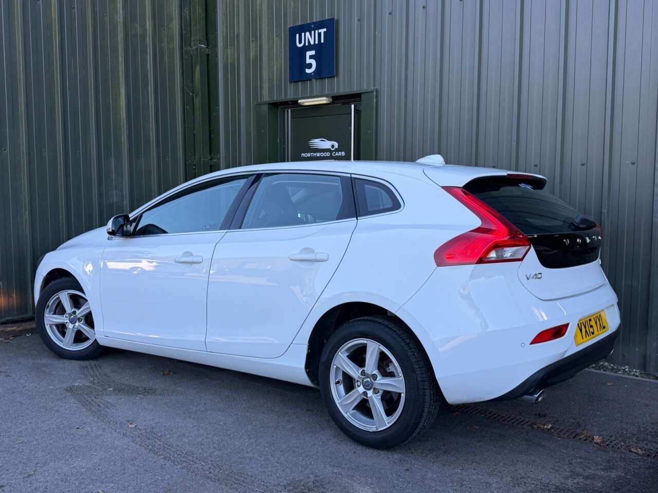 A 2015 VOLVO V40 1.6 T2 SE Hatchback 5dr Petrol Manual Euro 5 (s/s) (120 ps) Low Mileage - B A 2015 VOLVO V40 1.6 T2 SE Hatchback 5dr Petrol Manual Euro 5 (s/s) (120 ps) Low Mileage - B