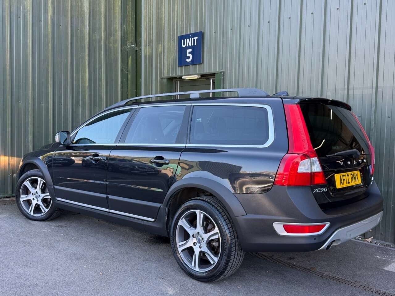 A 2012 VOLVO XC70 2.4 D5 SE Lux Estate 5dr Diesel Geartronic AWD Euro 5 (215 ps) Sunroof - He A 2012 VOLVO XC70 2.4 D5 SE Lux Estate 5dr Diesel Geartronic AWD Euro 5 (215 ps) Sunroof - He