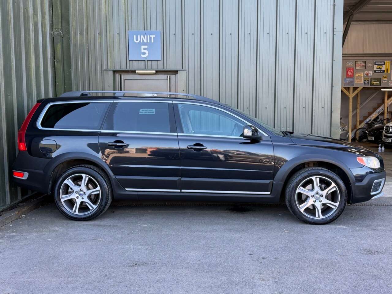 A 2012 VOLVO XC70 2.4 D5 SE Lux Estate 5dr Diesel Geartronic AWD Euro 5 (215 ps) Sunroof - He A 2012 VOLVO XC70 2.4 D5 SE Lux Estate 5dr Diesel Geartronic AWD Euro 5 (215 ps) Sunroof - He
