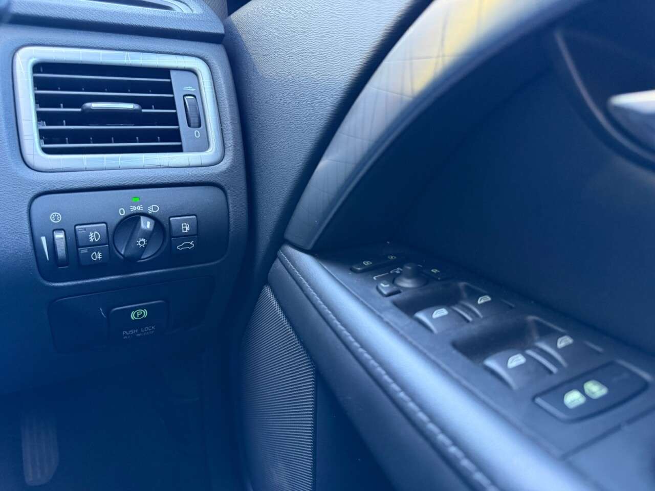2012 VOLVO XC70 2012 VOLVO XC70