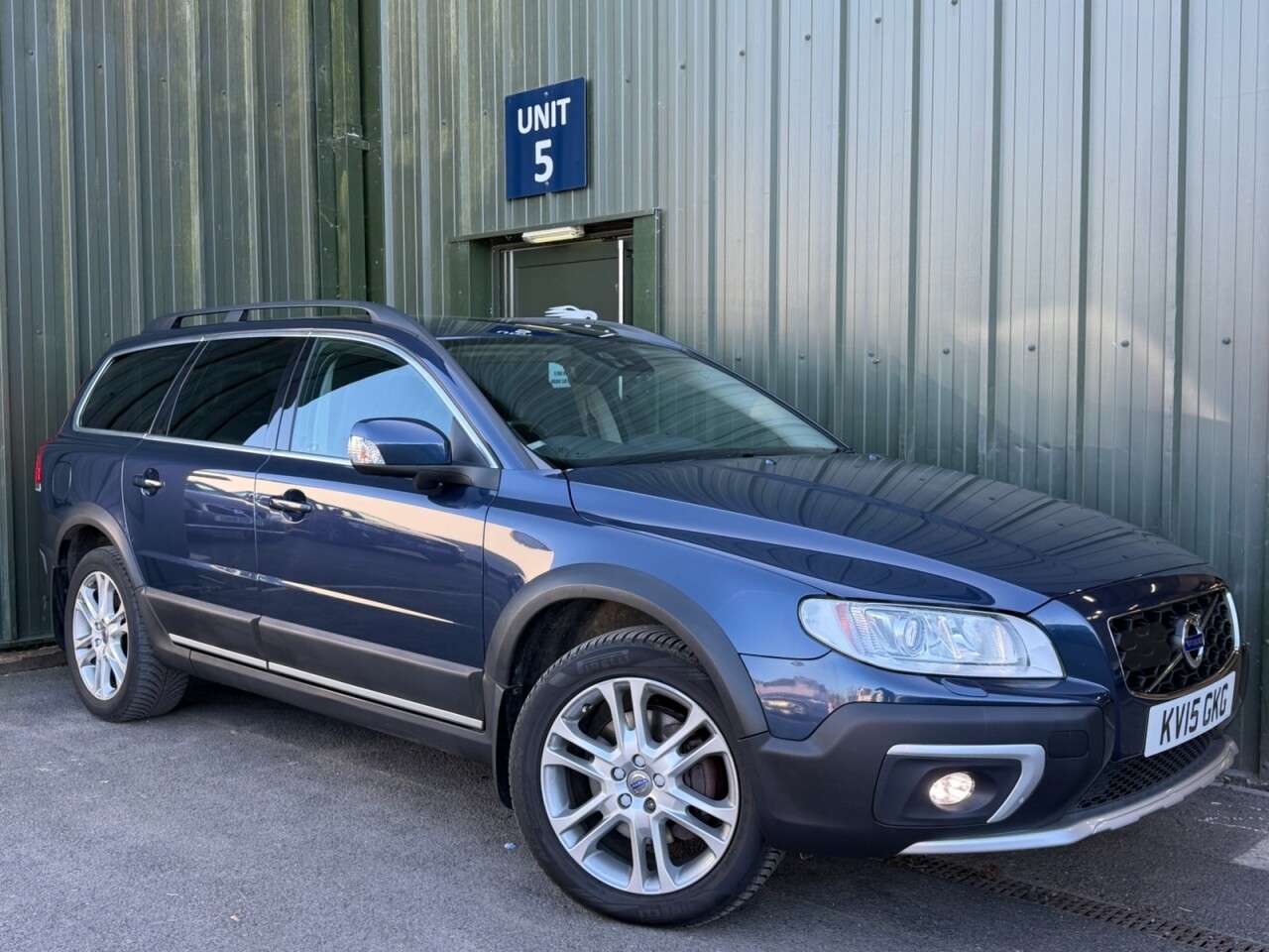 A 2015 VOLVO XC70 2.4 D5 SE Lux Estate 5dr Diesel Geartronic AWD Euro 5 (215 ps) Heated Front A 2015 VOLVO XC70 2.4 D5 SE Lux Estate 5dr Diesel Geartronic AWD Euro 5 (215 ps) Heated Front