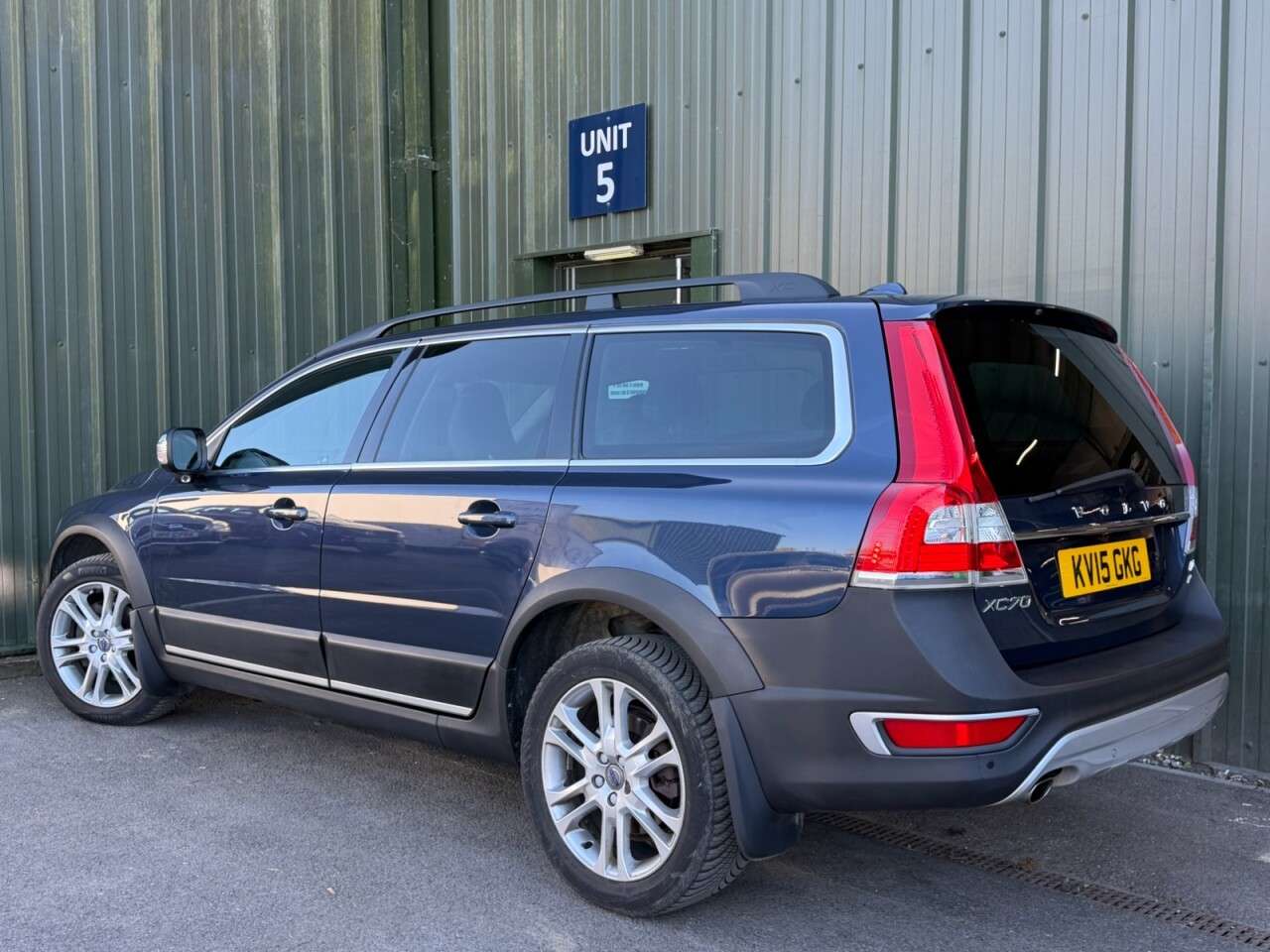 A 2015 VOLVO XC70 2.4 D5 SE Lux Estate 5dr Diesel Geartronic AWD Euro 5 (215 ps) Heated Front A 2015 VOLVO XC70 2.4 D5 SE Lux Estate 5dr Diesel Geartronic AWD Euro 5 (215 ps) Heated Front