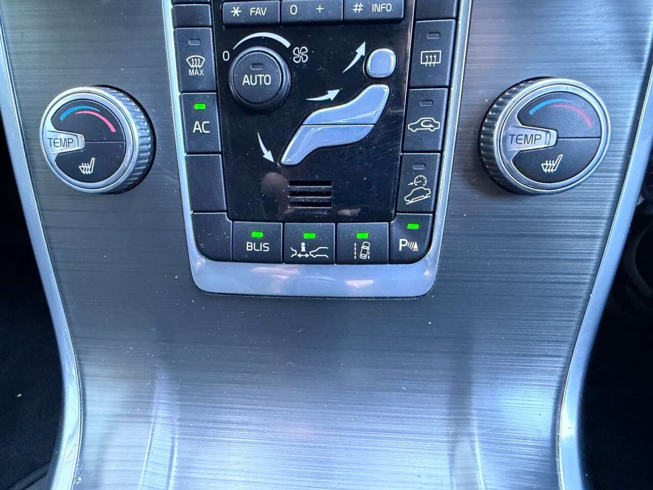 2015 VOLVO XC70 2015 VOLVO XC70