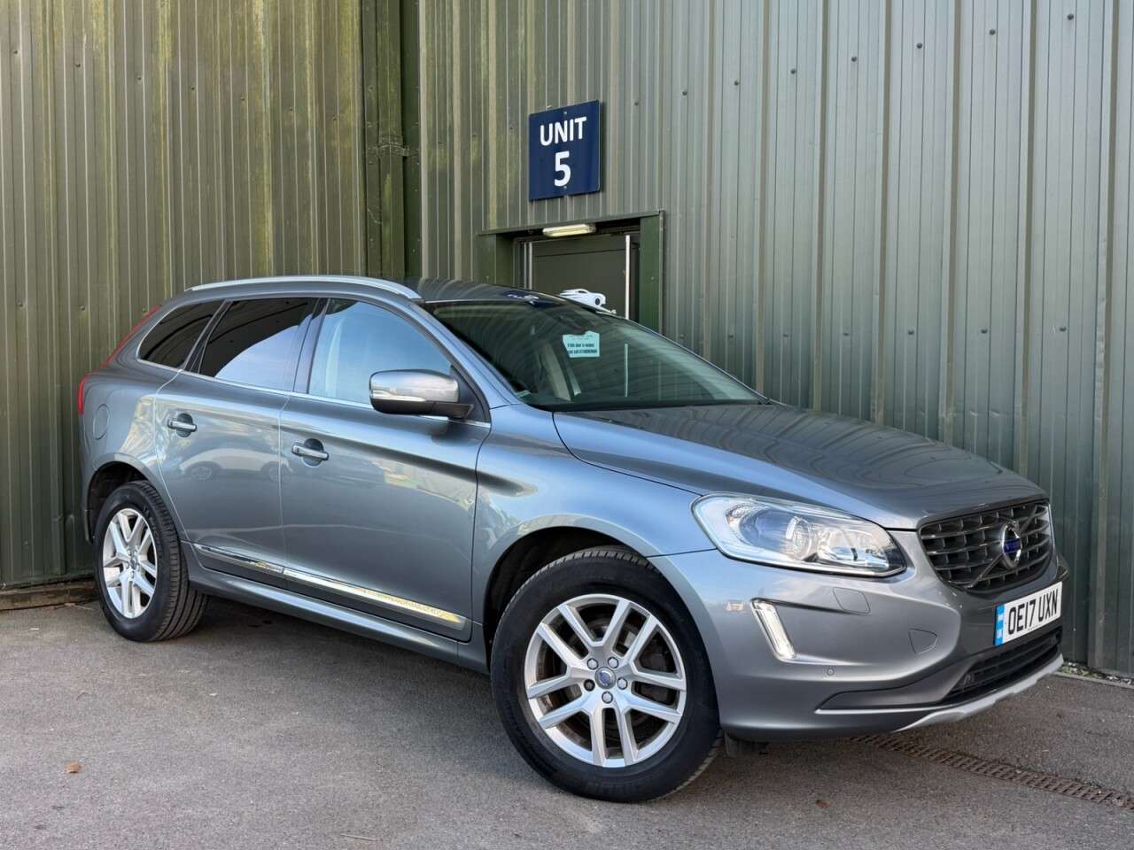 A 2017 VOLVO XC60 2.0 D4 SE Lux Nav SUV 5dr Diesel Manual Euro 6 (s/s) (190 ps) Heated Steeri A 2017 VOLVO XC60 2.0 D4 SE Lux Nav SUV 5dr Diesel Manual Euro 6 (s/s) (190 ps) Heated Steeri