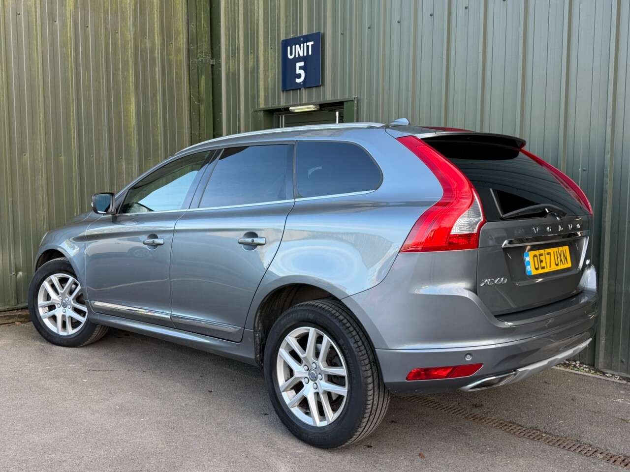 A 2017 VOLVO XC60 2.0 D4 SE Lux Nav SUV 5dr Diesel Manual Euro 6 (s/s) (190 ps) Heated Steeri A 2017 VOLVO XC60 2.0 D4 SE Lux Nav SUV 5dr Diesel Manual Euro 6 (s/s) (190 ps) Heated Steeri