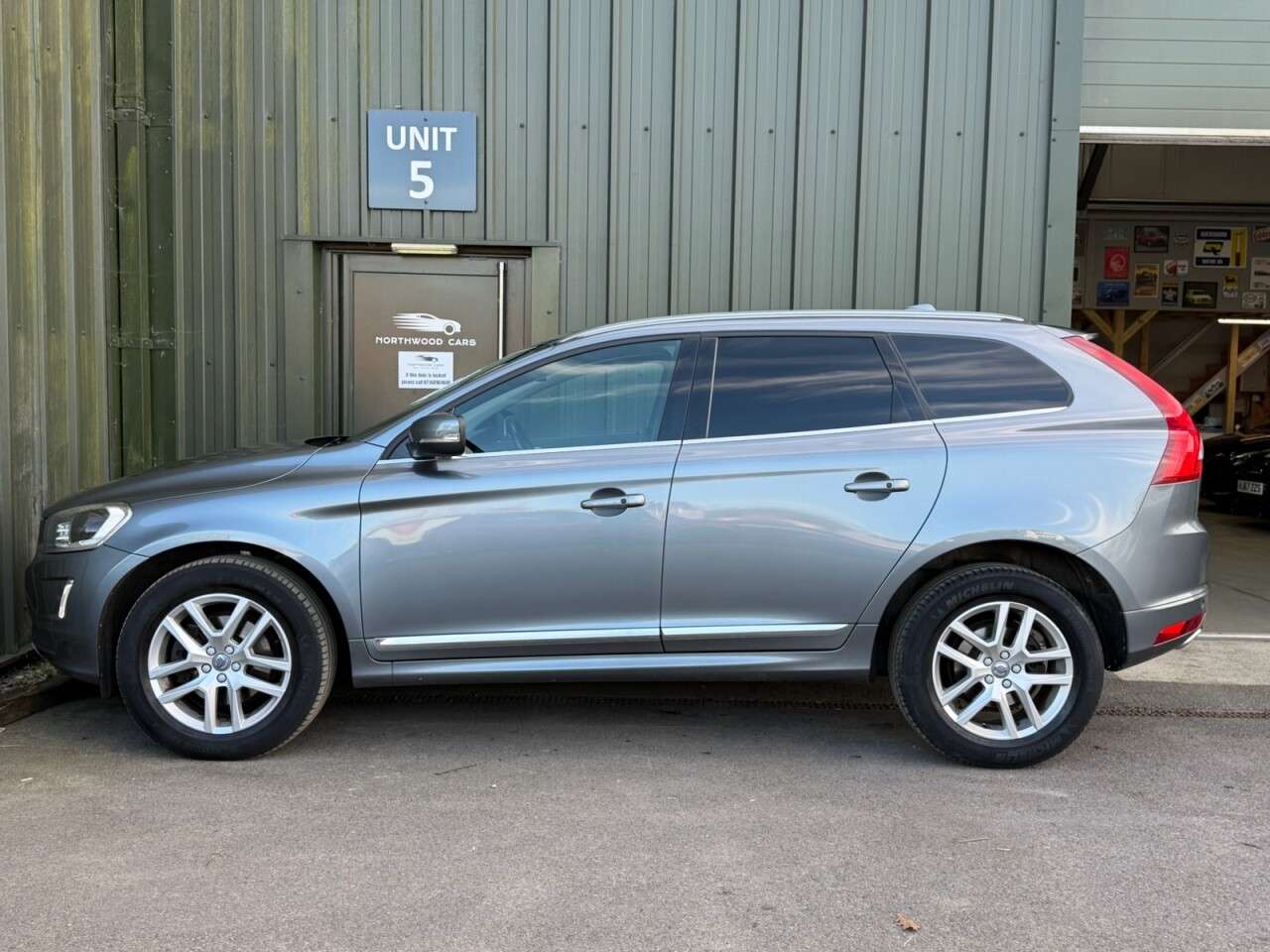 2017 VOLVO XC60 2017 VOLVO XC60