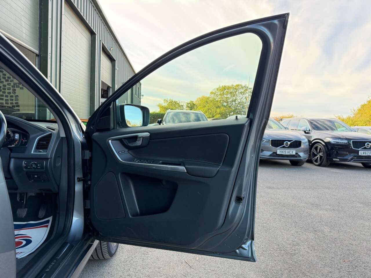2017 VOLVO XC60 2017 VOLVO XC60