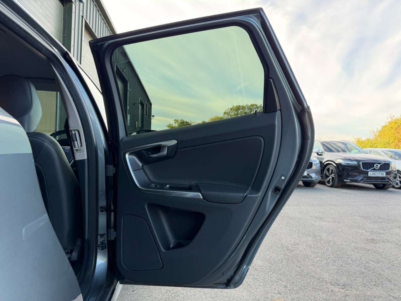 2017 VOLVO XC60 2017 VOLVO XC60