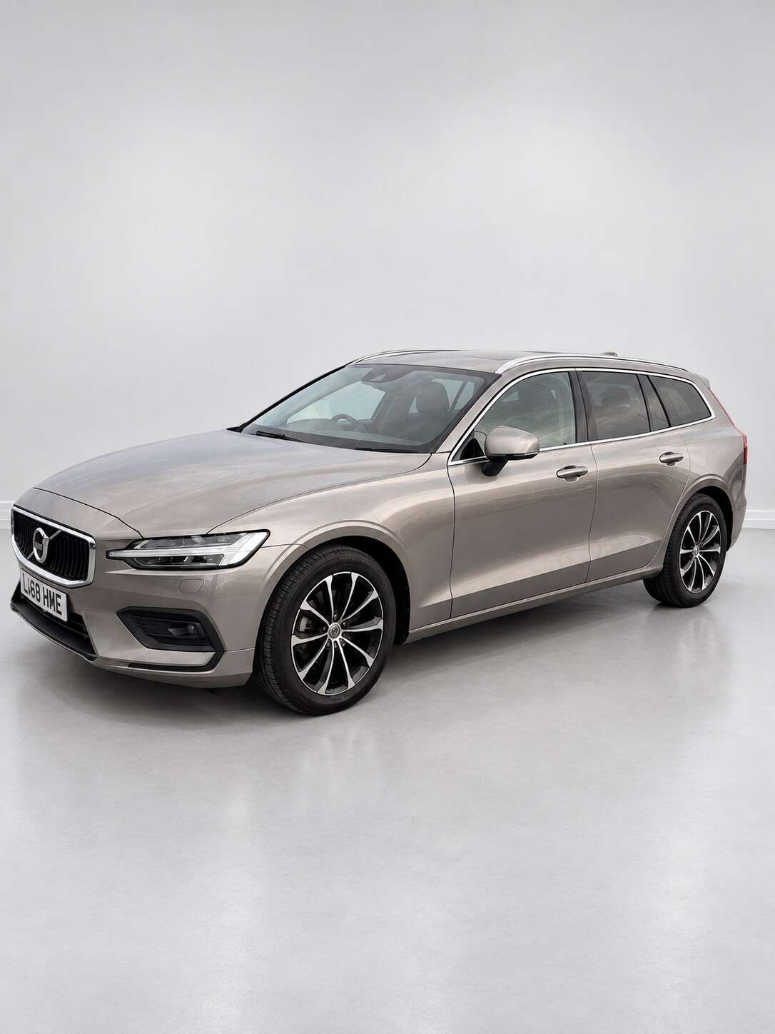 A 2018 VOLVO V60 2.0 D3 Momentum Pro Estate 5dr Diesel Manual Euro 6 (s/s) (150 ps) Heads Up A 2018 VOLVO V60 2.0 D3 Momentum Pro Estate 5dr Diesel Manual Euro 6 (s/s) (150 ps) Heads Up