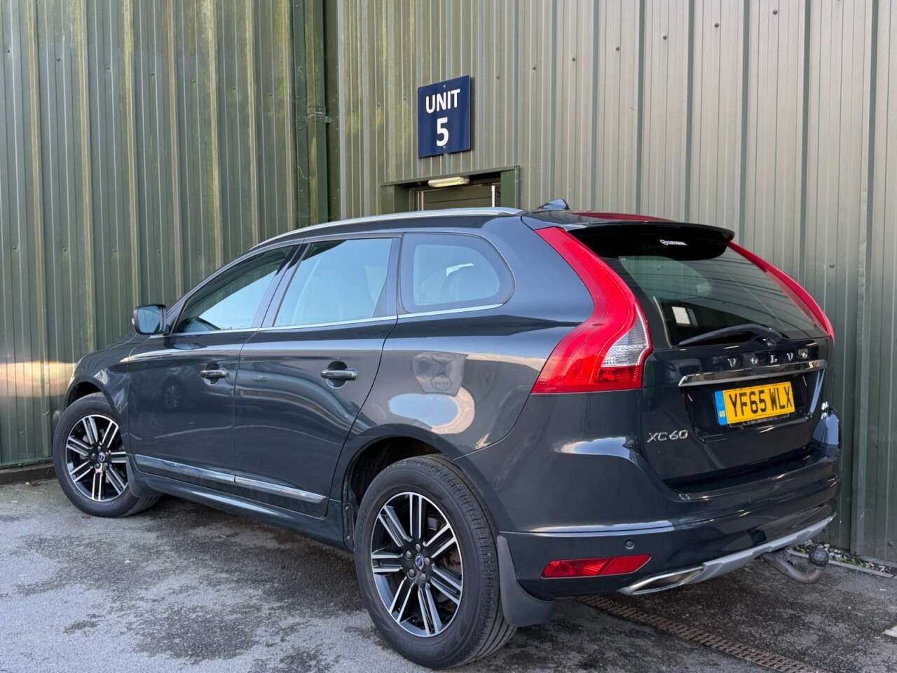 A 2015 VOLVO XC60 2.4 D5 SE Lux Nav SUV 5dr Diesel Auto AWD Euro 6 (s/s) (220 ps) Heated Leat A 2015 VOLVO XC60 2.4 D5 SE Lux Nav SUV 5dr Diesel Auto AWD Euro 6 (s/s) (220 ps) Heated Leat