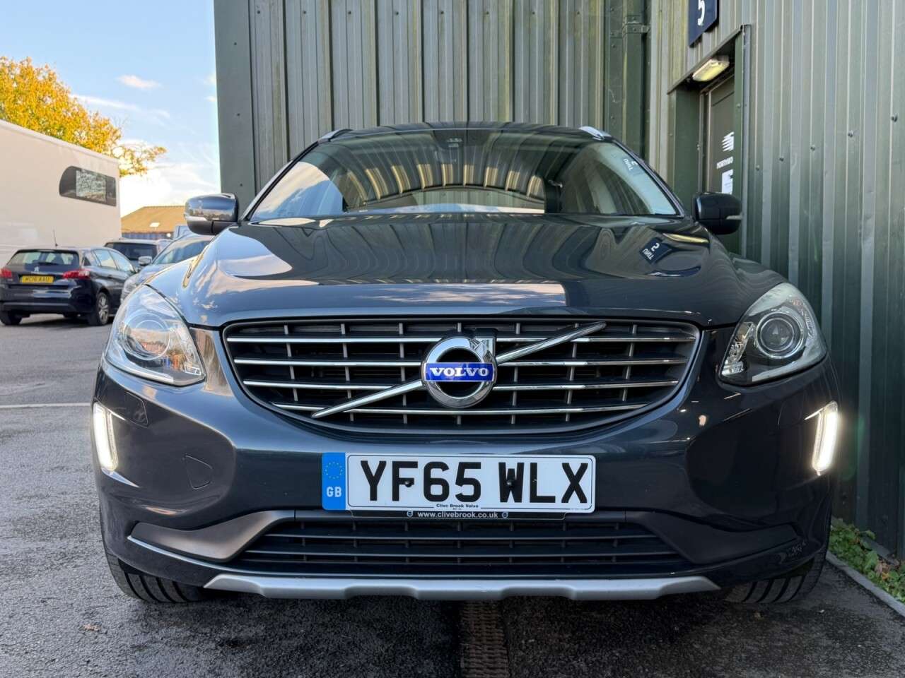 A 2015 VOLVO XC60 2.4 D5 SE Lux Nav SUV 5dr Diesel Auto AWD Euro 6 (s/s) (220 ps) Heated Leat A 2015 VOLVO XC60 2.4 D5 SE Lux Nav SUV 5dr Diesel Auto AWD Euro 6 (s/s) (220 ps) Heated Leat