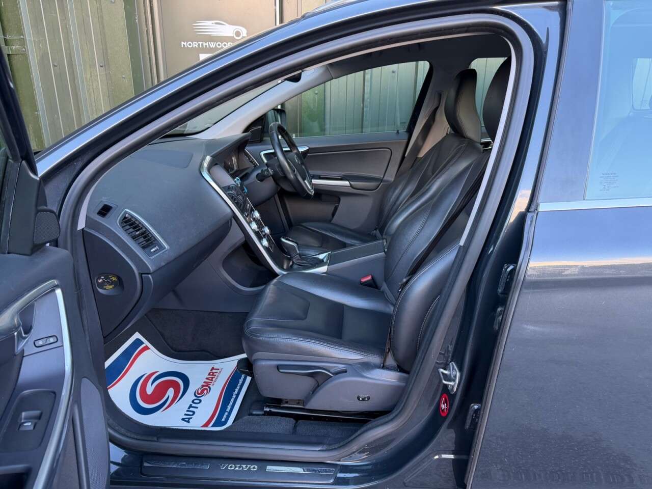 2015 VOLVO XC60 2015 VOLVO XC60