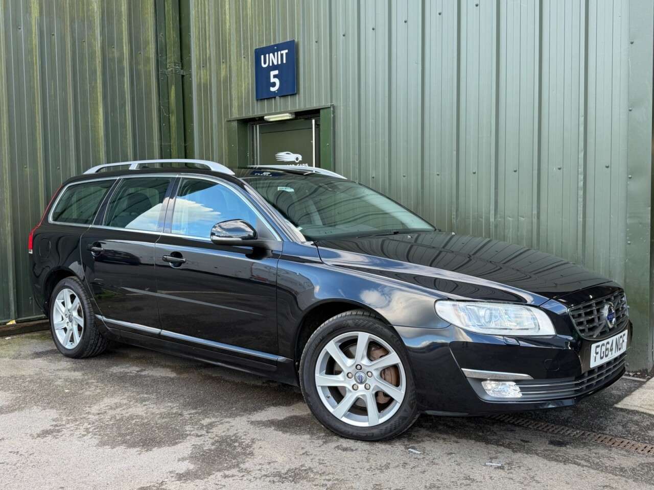 A 2014 VOLVO V70 2.4 D5 SE Lux Estate 5dr Diesel Geartronic Euro 5 (215 ps) Rear Sensors - B A 2014 VOLVO V70 2.4 D5 SE Lux Estate 5dr Diesel Geartronic Euro 5 (215 ps) Rear Sensors - B
