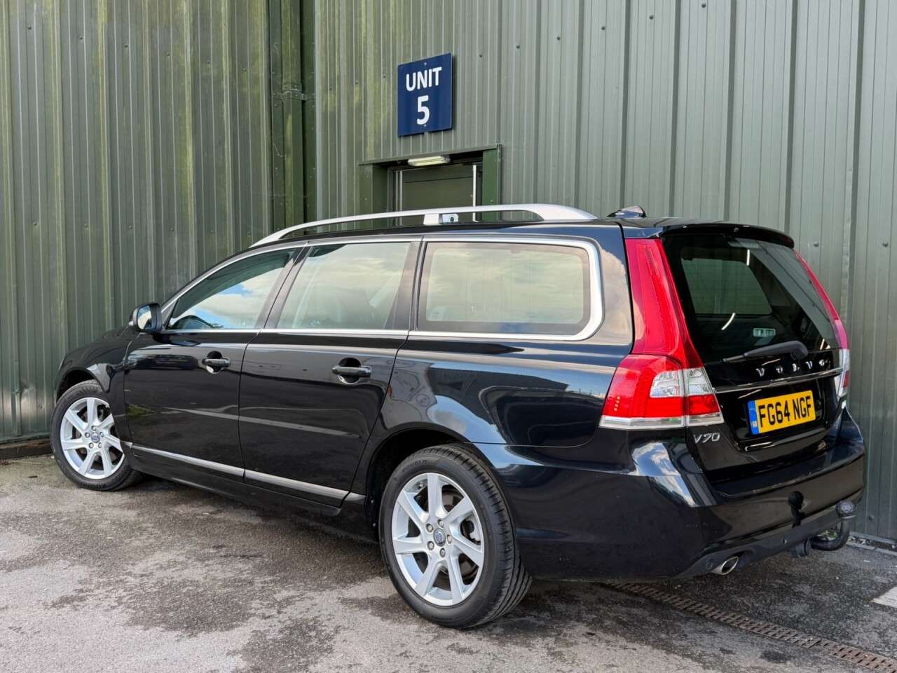 A 2014 VOLVO V70 2.4 D5 SE Lux Estate 5dr Diesel Geartronic Euro 5 (215 ps) Rear Sensors - B A 2014 VOLVO V70 2.4 D5 SE Lux Estate 5dr Diesel Geartronic Euro 5 (215 ps) Rear Sensors - B