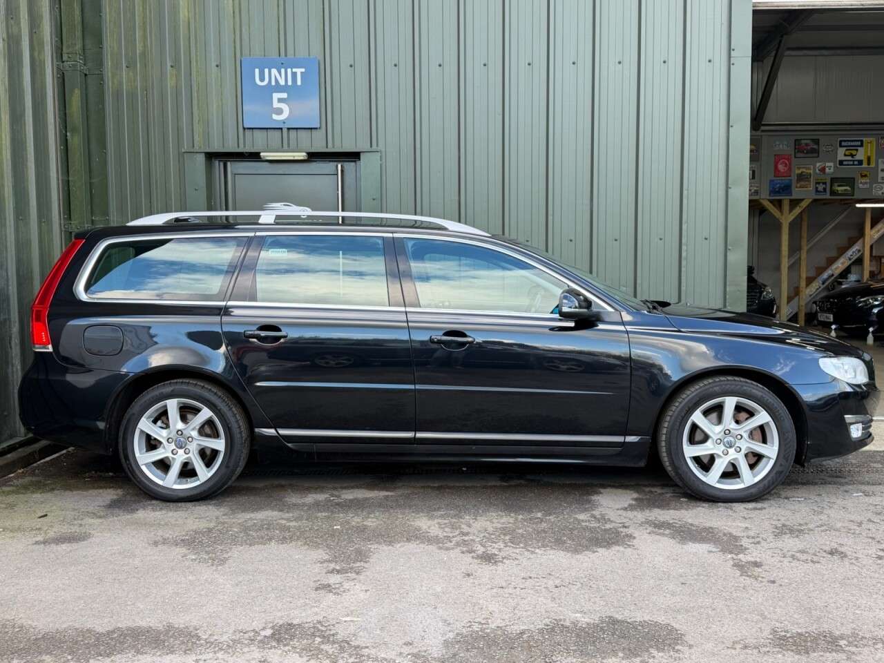 A 2014 VOLVO V70 2.4 D5 SE Lux Estate 5dr Diesel Geartronic Euro 5 (215 ps) Rear Sensors - B A 2014 VOLVO V70 2.4 D5 SE Lux Estate 5dr Diesel Geartronic Euro 5 (215 ps) Rear Sensors - B