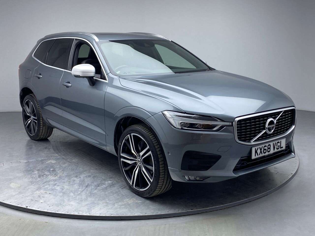 A 2018 VOLVO XC60 2.0 D5 PowerPulse R-Design Pro SUV 5dr Diesel Auto AWD Euro 6 (s/s) (235 ps A 2018 VOLVO XC60 2.0 D5 PowerPulse R-Design Pro SUV 5dr Diesel Auto AWD Euro 6 (s/s) (235 ps