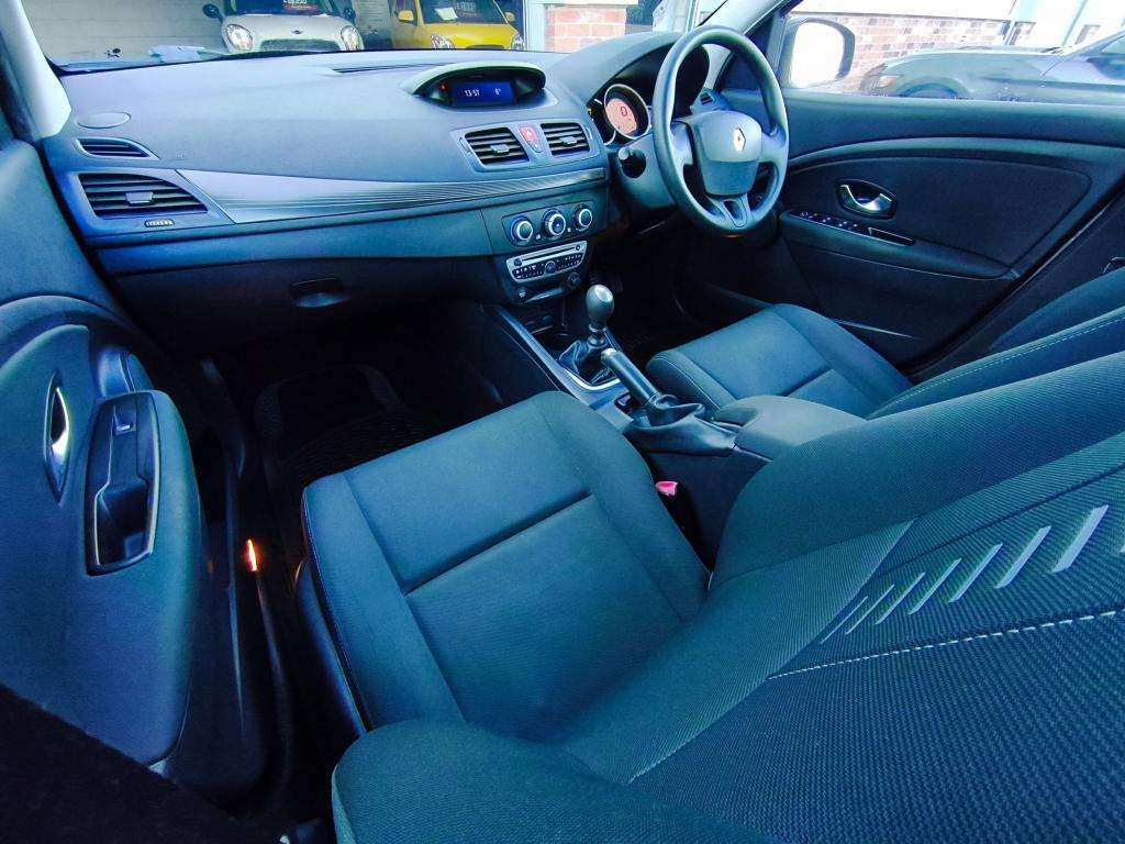 2010 RENAULT MEGANE 2010 RENAULT MEGANE