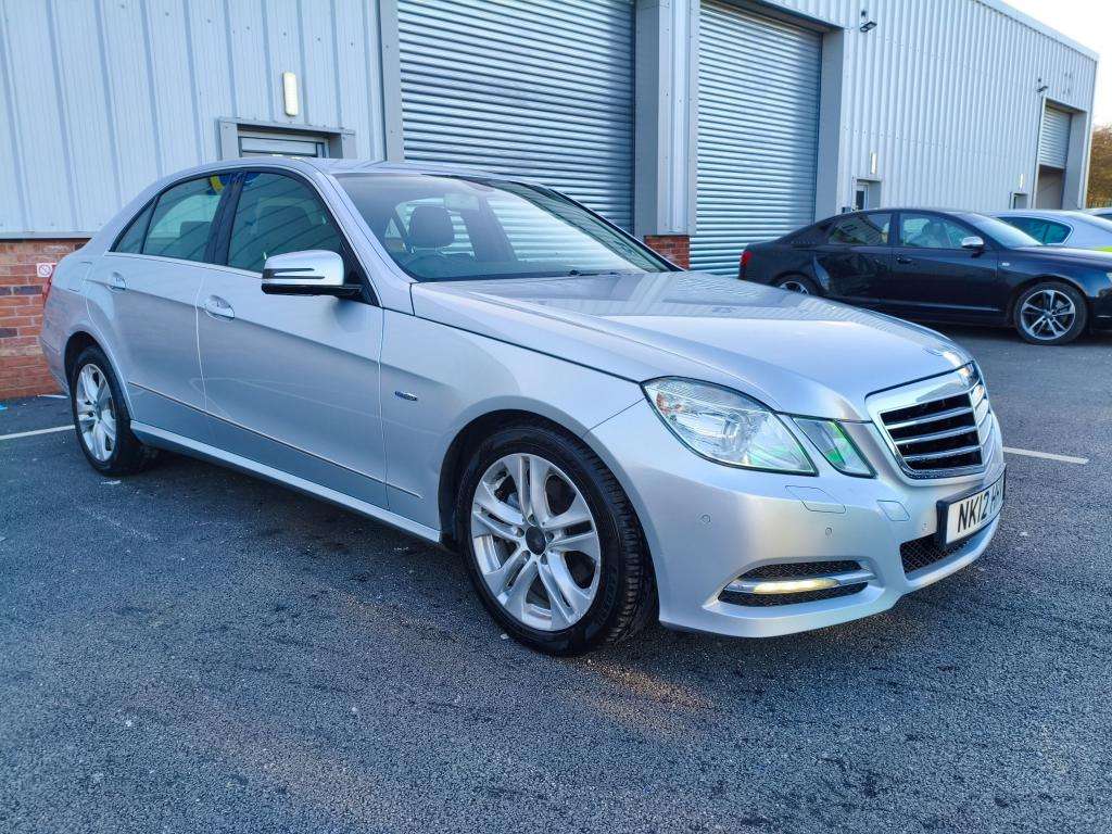 A 2012 MERCEDES-BENZ E-CLASS E220 Executive Se Cdi Blueefficiency / Automatic A 2012 MERCEDES-BENZ E-CLASS E220 Executive Se Cdi Blueefficiency / Automatic