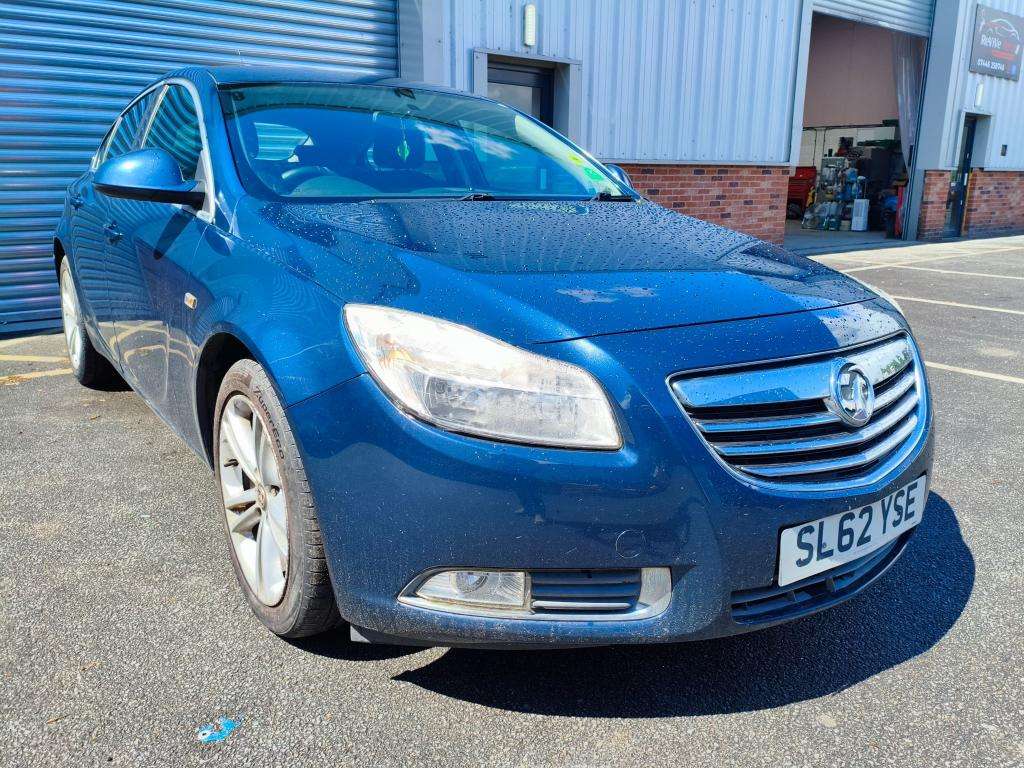 A 2012 VAUXHALL INSIGNIA Exclusive Cdti / 2.0 Diesel / Manual / Saloon / Bl A 2012 VAUXHALL INSIGNIA Exclusive Cdti / 2.0 Diesel / Manual / Saloon / Bl