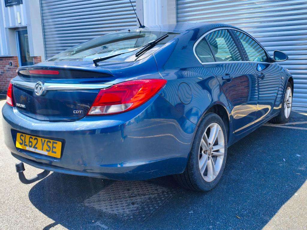 A 2012 VAUXHALL INSIGNIA Exclusive Cdti / 2.0 Diesel / Manual / Saloon / Bl A 2012 VAUXHALL INSIGNIA Exclusive Cdti / 2.0 Diesel / Manual / Saloon / Bl