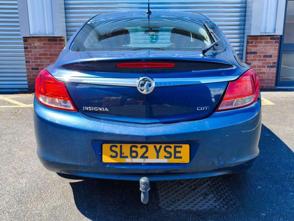 A 2012 VAUXHALL INSIGNIA Exclusive Cdti / 2.0 Diesel / Manual / Saloon / Bl A 2012 VAUXHALL INSIGNIA Exclusive Cdti / 2.0 Diesel / Manual / Saloon / Bl