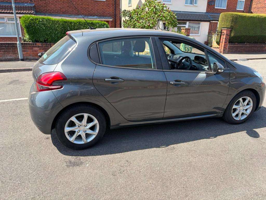 A 2016 PEUGEOT 208 Active Blue Hdi / Manual / Diesel / Hatchback / Gr A 2016 PEUGEOT 208 Active Blue Hdi / Manual / Diesel / Hatchback / Gr