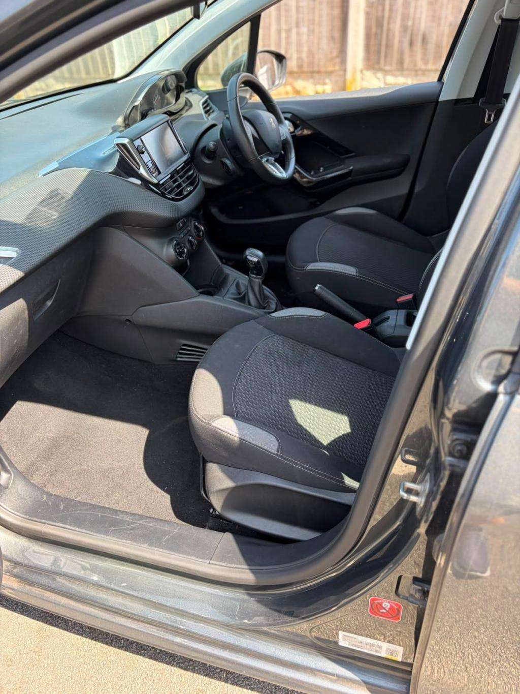 2016 PEUGEOT 208 2016 PEUGEOT 208
