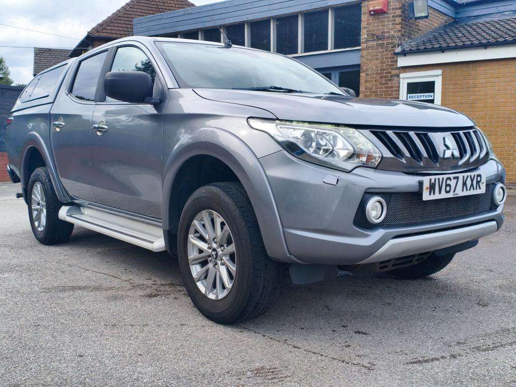 A 2017 MITSUBISHI L200 Barbarian Di-d / Automatic / Turbo Diesel / Grey A 2017 MITSUBISHI L200 Barbarian Di-d / Automatic / Turbo Diesel / Grey