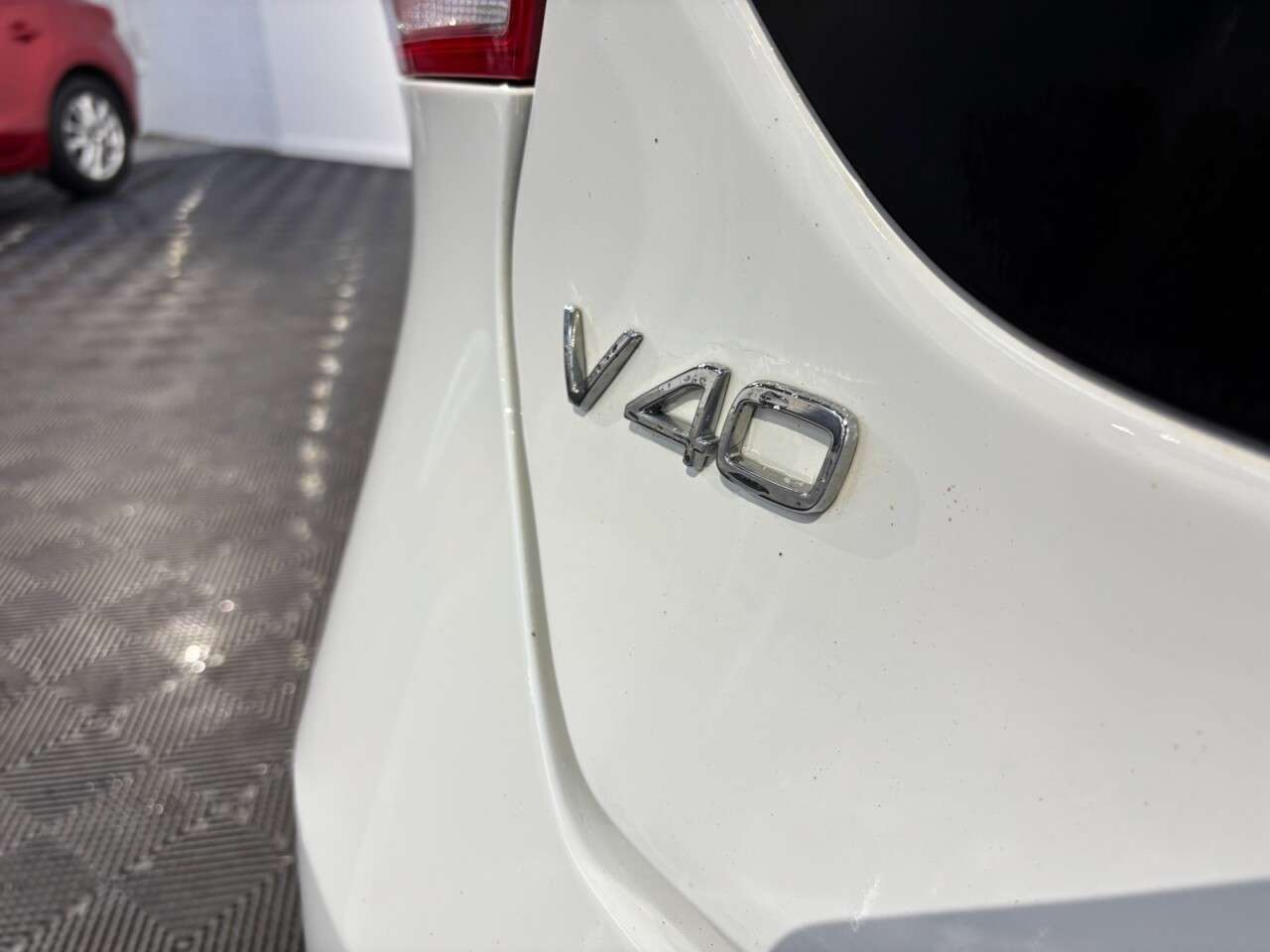 2019 VOLVO V40 2019 VOLVO V40