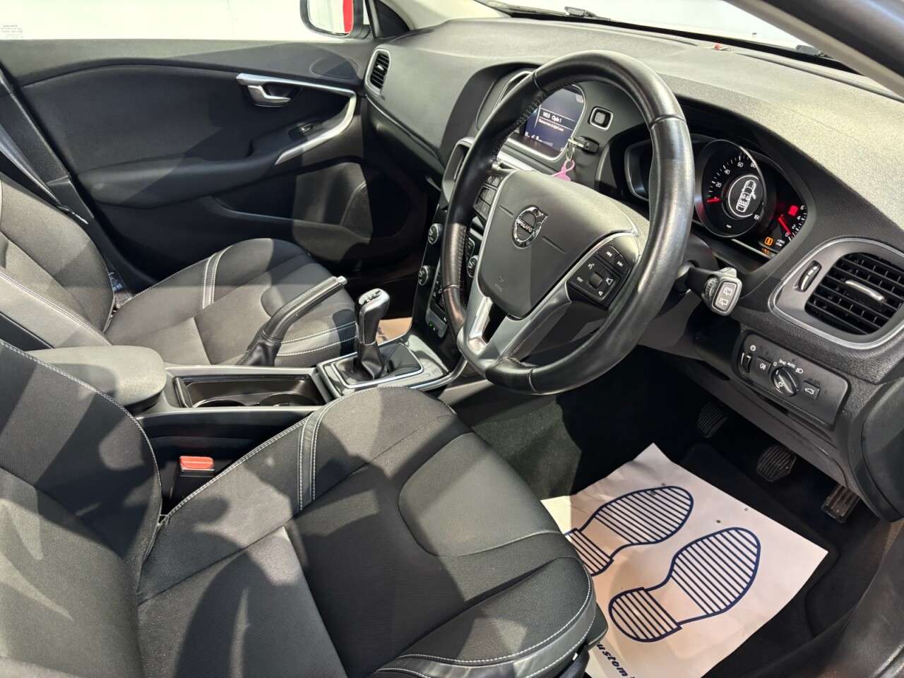 2019 VOLVO V40 2019 VOLVO V40