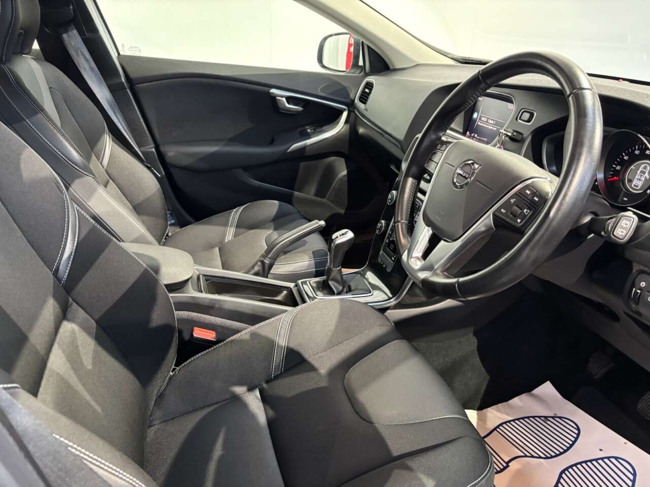 2019 VOLVO V40 2019 VOLVO V40