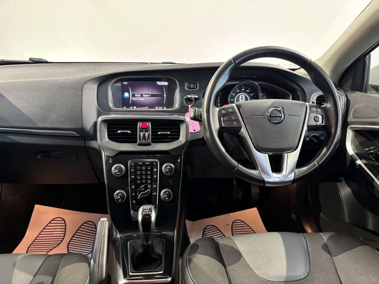 2019 VOLVO V40 2019 VOLVO V40