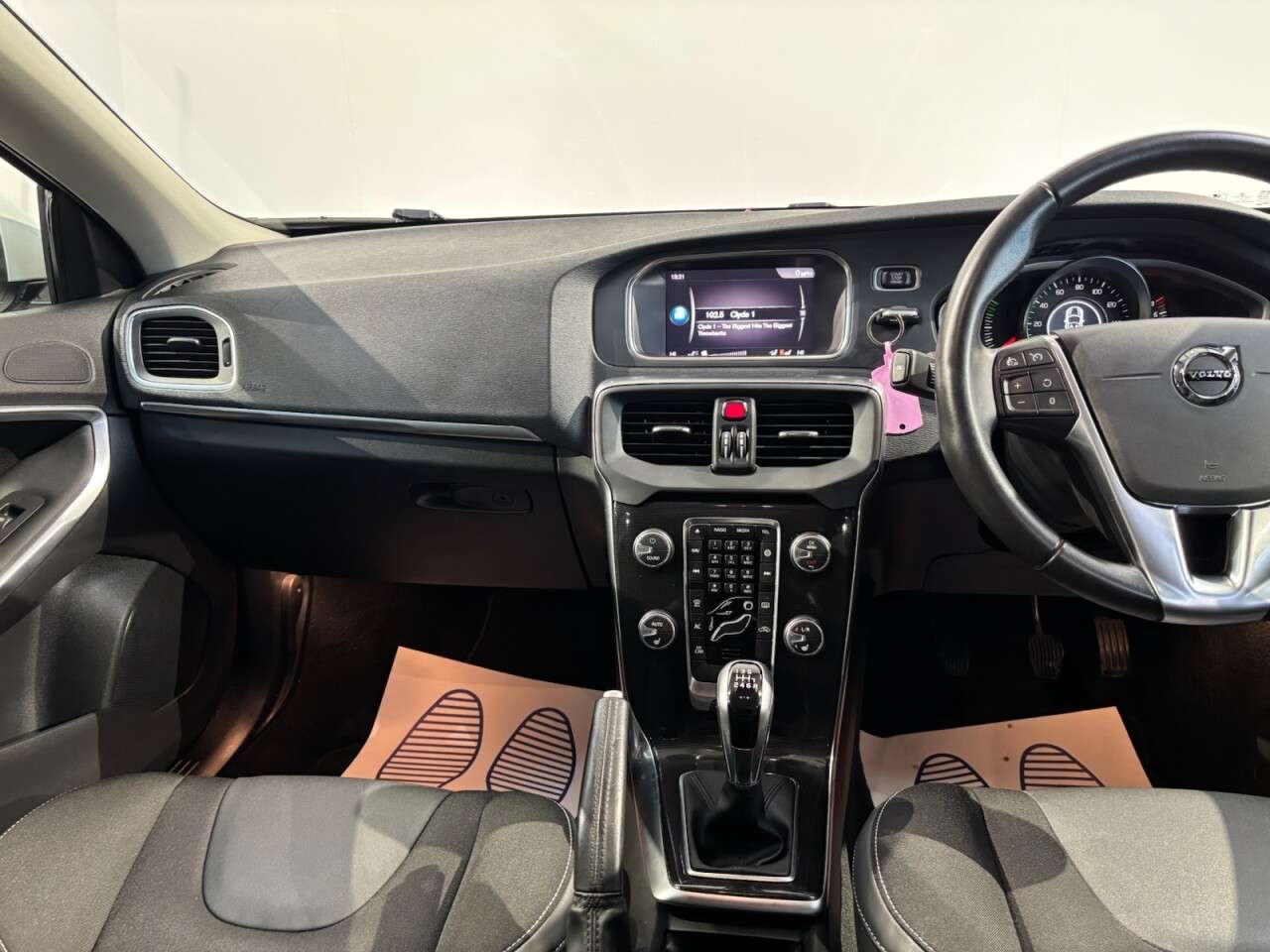 2019 VOLVO V40 2019 VOLVO V40