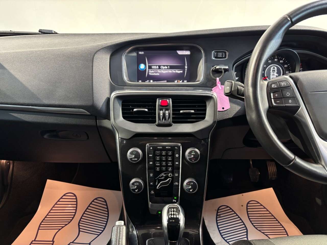 2019 VOLVO V40 2019 VOLVO V40