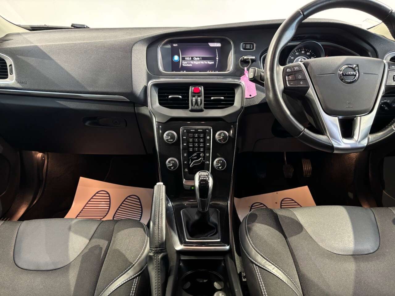 2019 VOLVO V40 2019 VOLVO V40