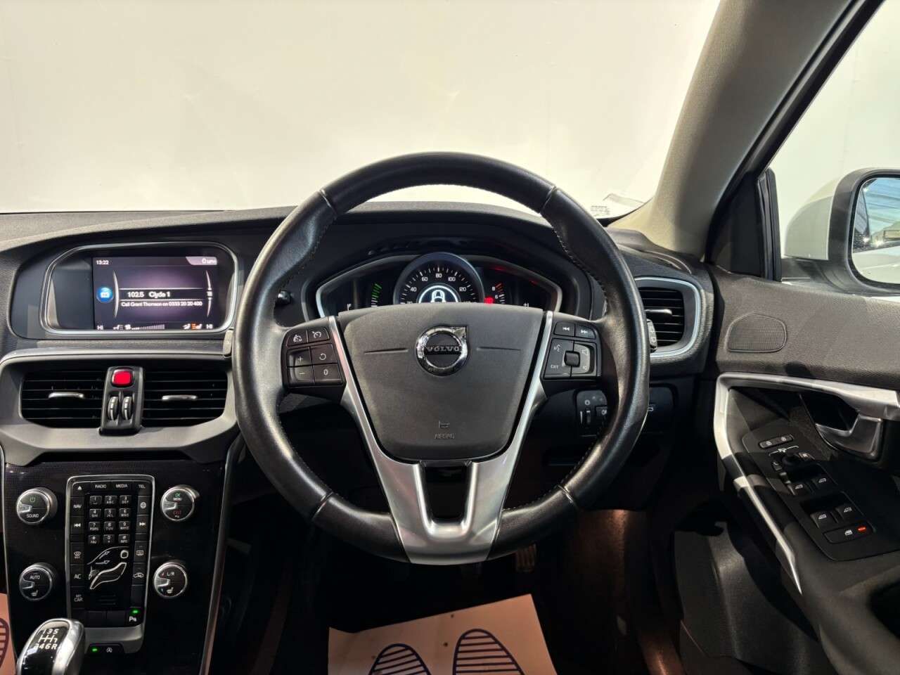 2019 VOLVO V40 2019 VOLVO V40