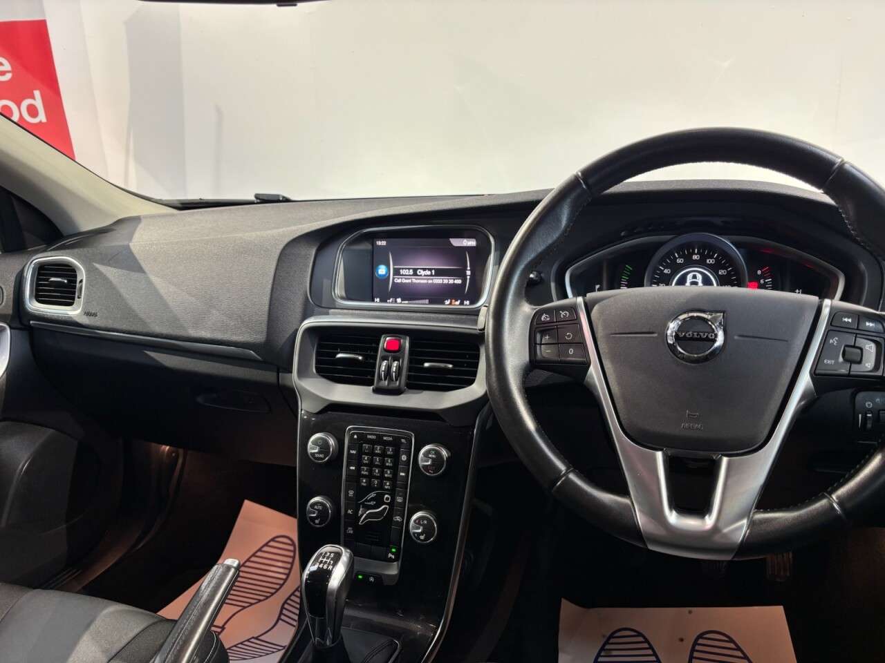 2019 VOLVO V40 2019 VOLVO V40
