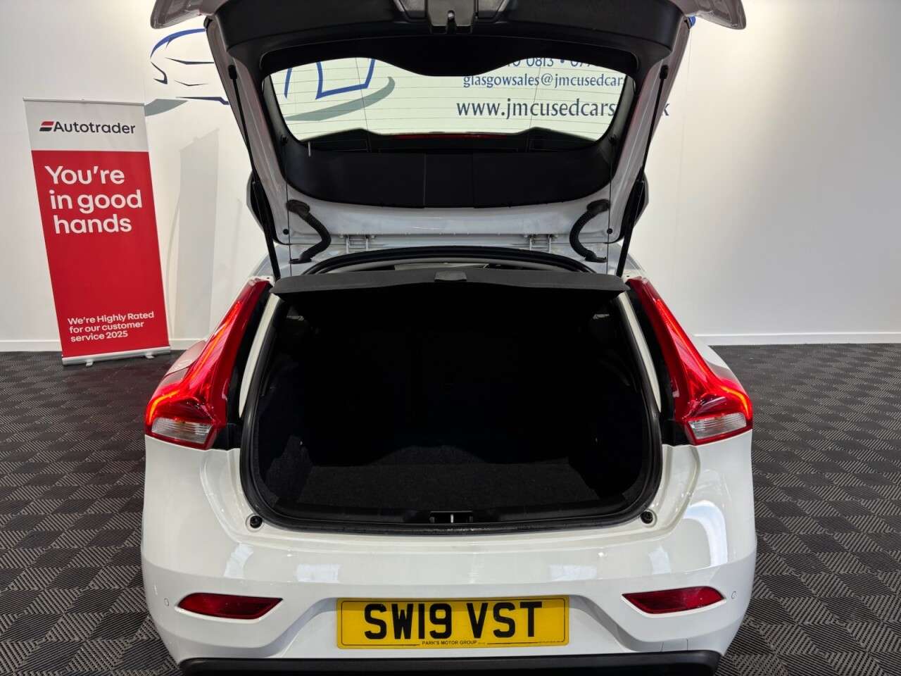 2019 VOLVO V40 2019 VOLVO V40