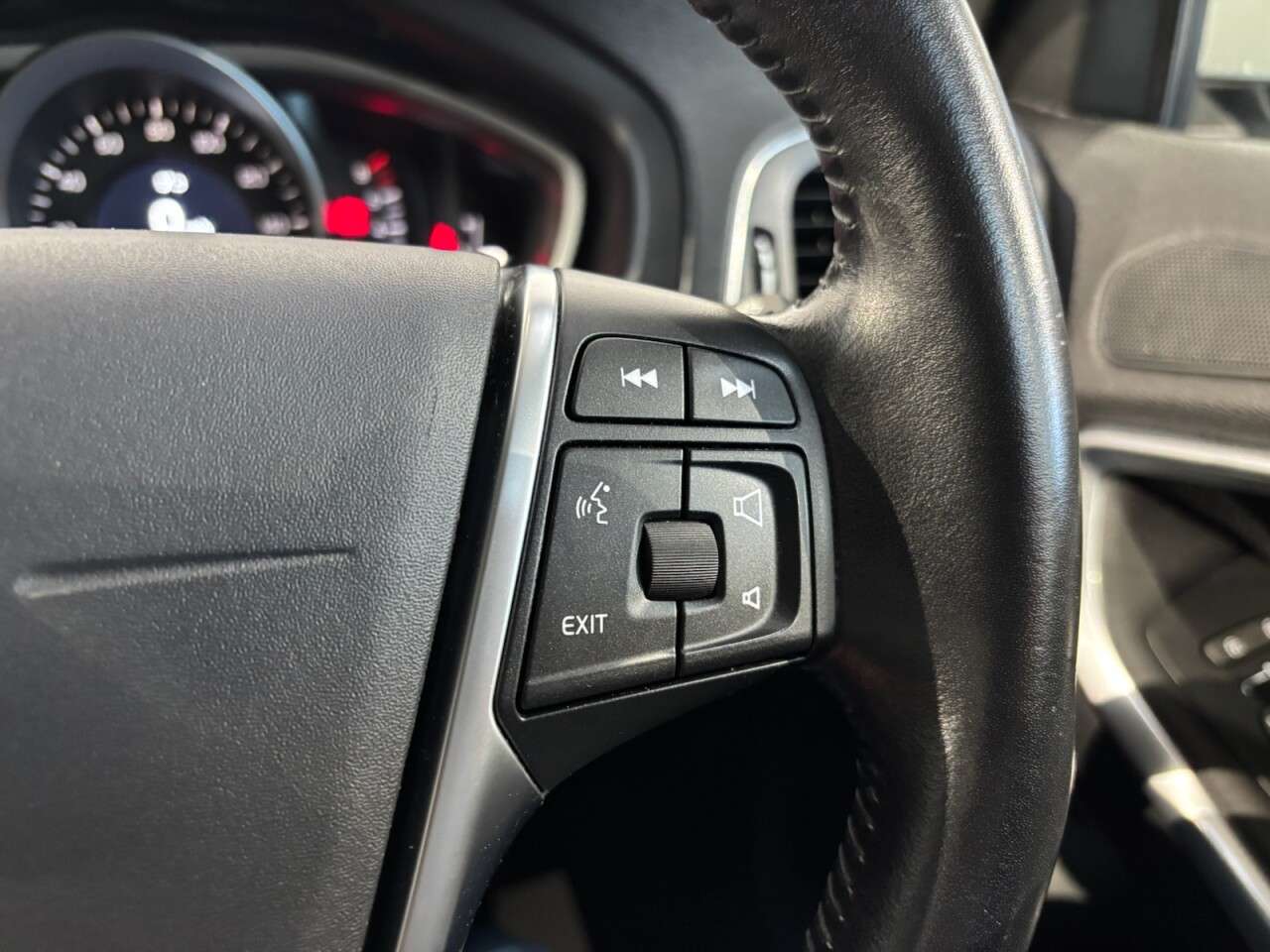 2019 VOLVO V40 2019 VOLVO V40