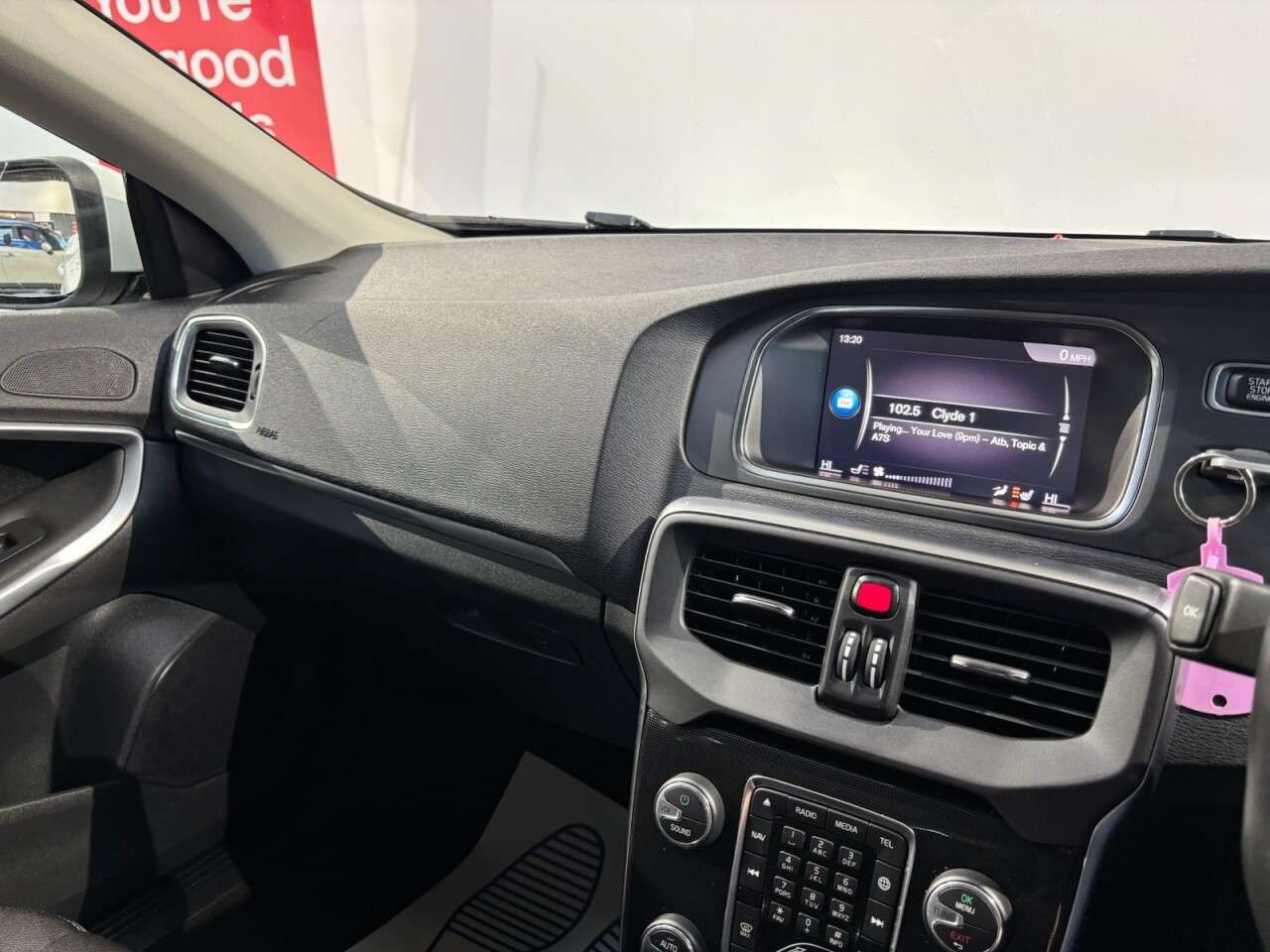 2019 VOLVO V40 2019 VOLVO V40