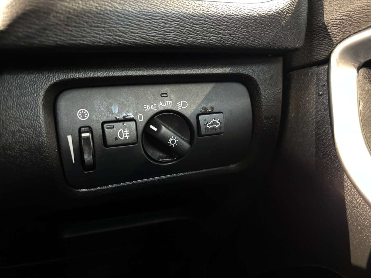 2019 VOLVO V40 2019 VOLVO V40