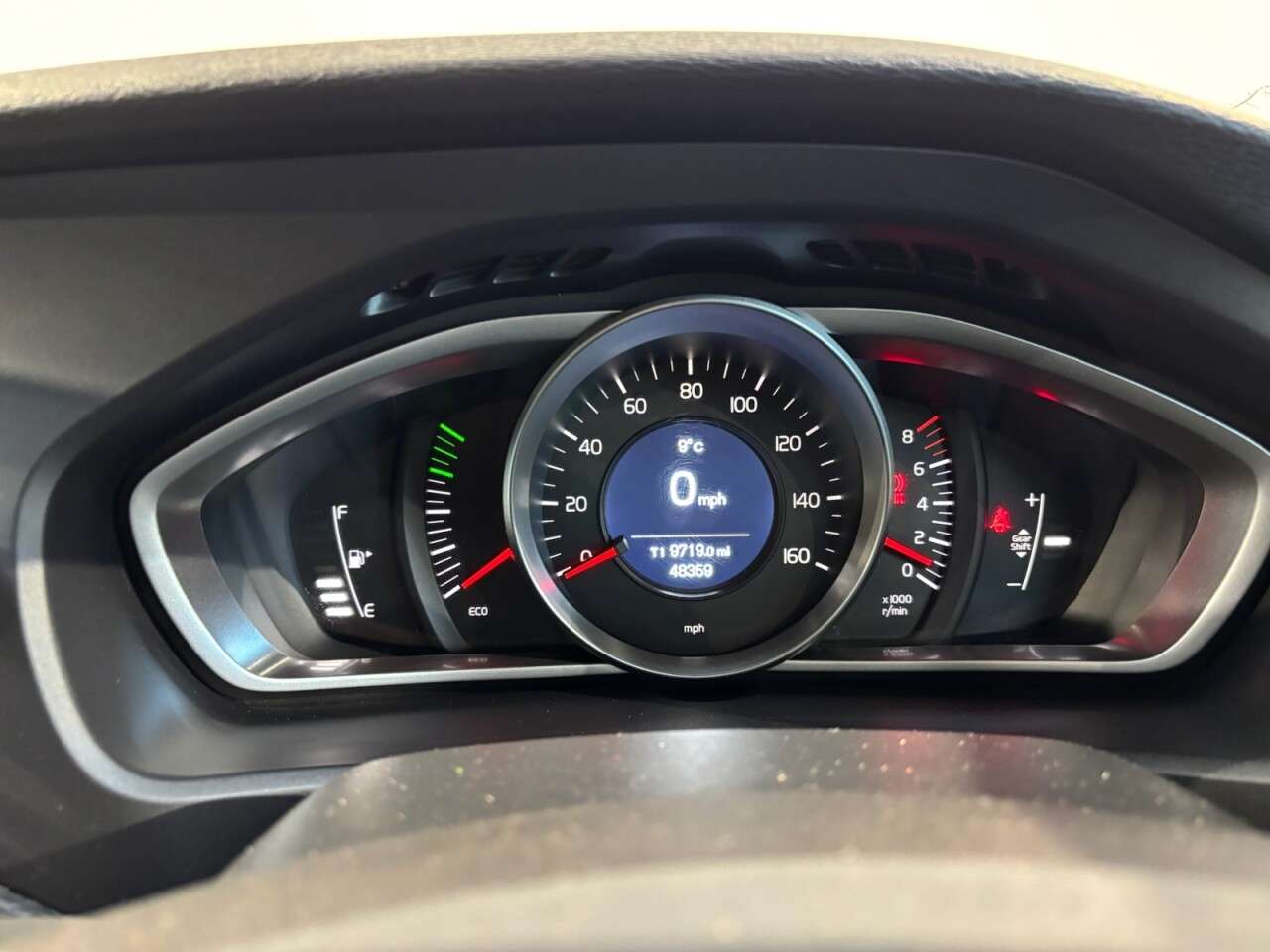 2019 VOLVO V40 2019 VOLVO V40