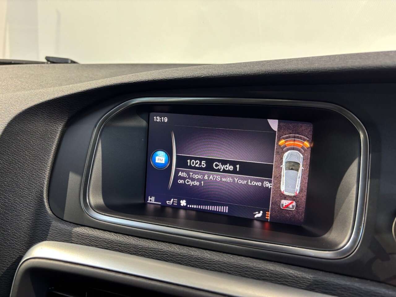 2019 VOLVO V40 2019 VOLVO V40